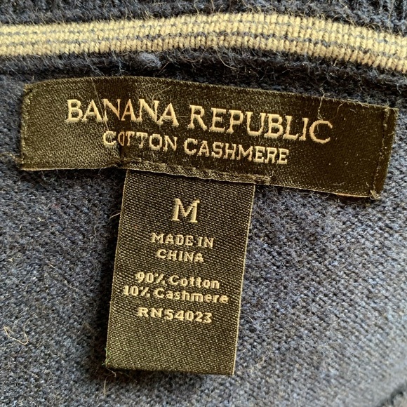 Cozy cotton/cashmere blend pullover. Size medium. - Picture 2 of 4